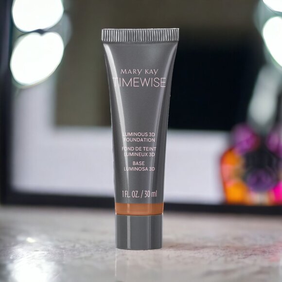 Bronze C 160 TimeWise® Luminous 3D Foundation Mary Kay - Picture 3 of 3